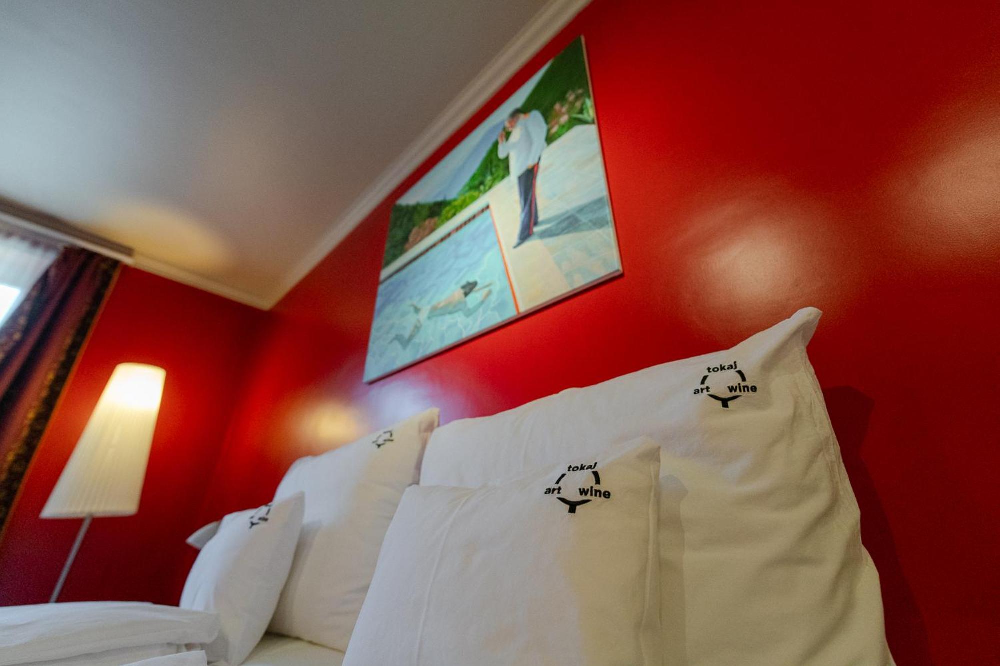 Barka Galeria Hotel Es Etterem Tállya Zewnętrze zdjęcie