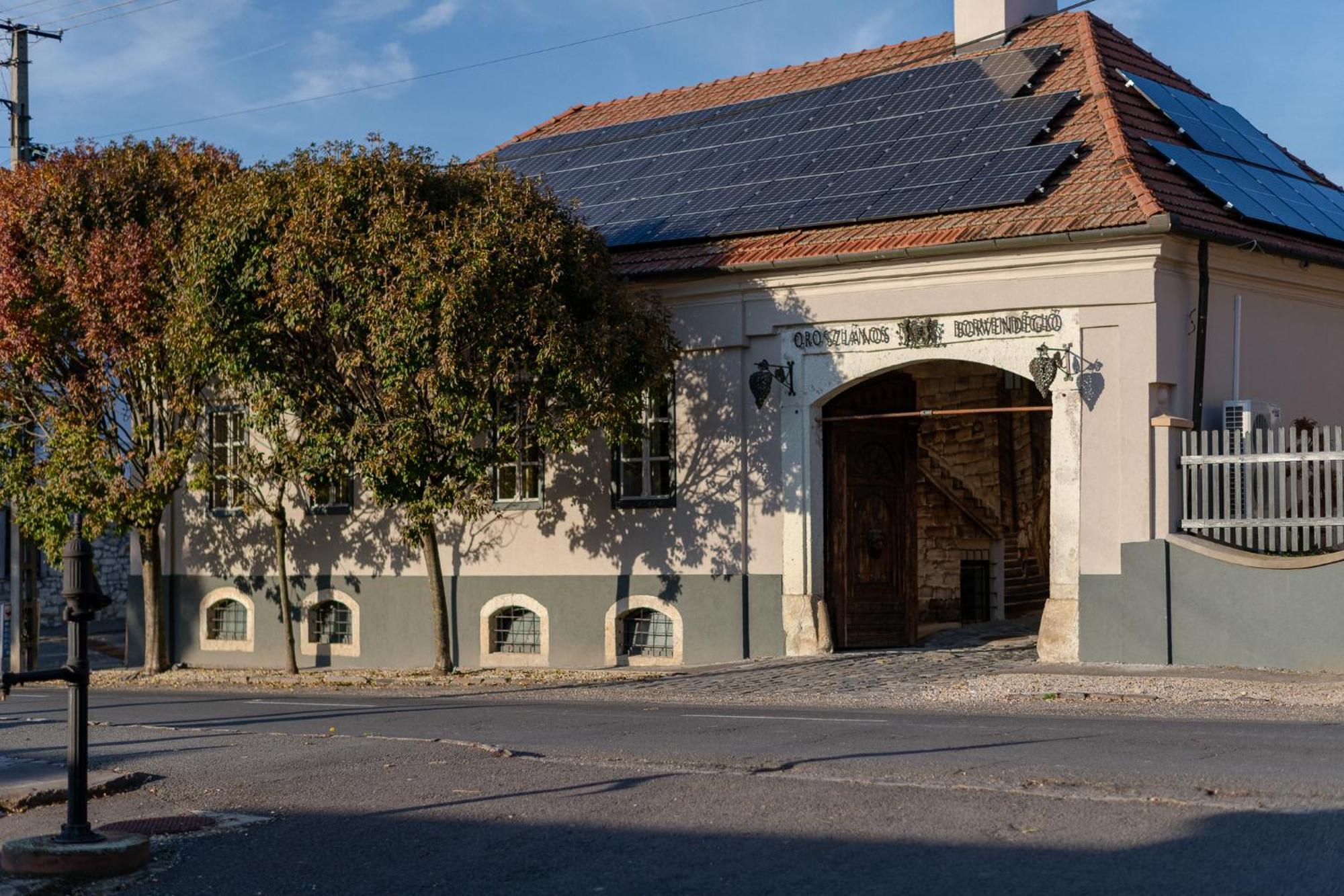 Barka Galeria Hotel Es Etterem Tállya Zewnętrze zdjęcie